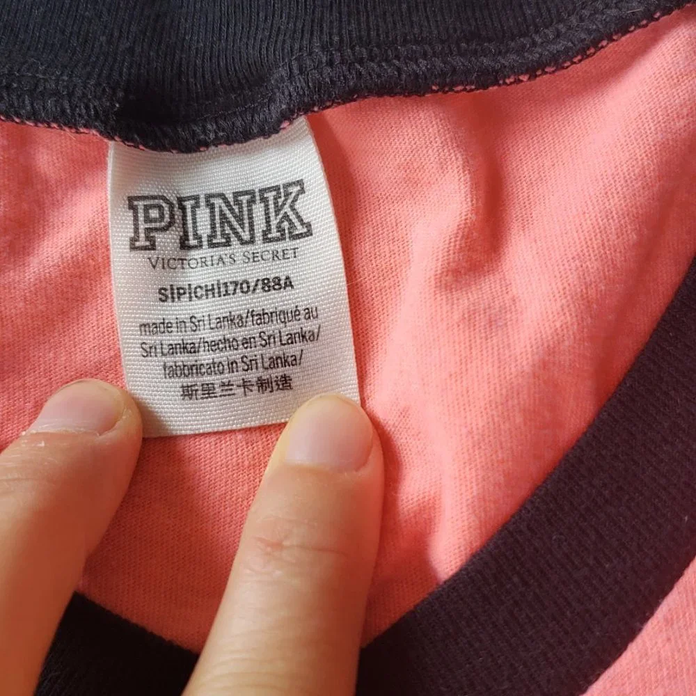 VS PINK T-shirt. - Picture 3 of 3